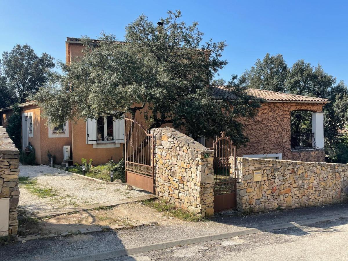 Bed and Breakfast Le Calme De La Garrigue Russan Exterior foto