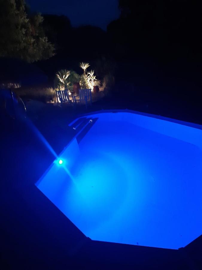 Bed and Breakfast Le Calme De La Garrigue Russan Exterior foto