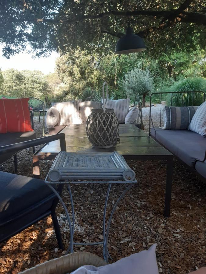 Bed and Breakfast Le Calme De La Garrigue Russan Exterior foto