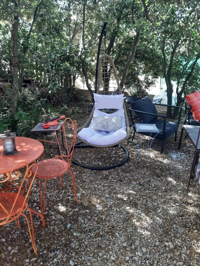 Bed and Breakfast Le Calme De La Garrigue Russan Exterior foto